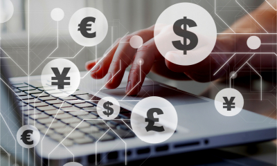 Trading foreign currencies on a laptop