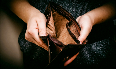 A woman has no money in her wallet and needs a personal loan